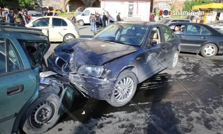 Խոշոր վթար. Երևանում բախվել են Toyota Altezza-ն, BMW-ն, Mercedes-ն ու Opel-ը