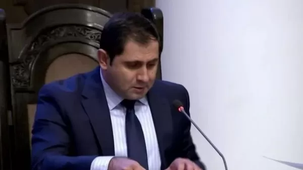ՏԵՍԱՆՅՈՒԹ․ Պապիկյանը շնորհավորեց ԱՀ օրվա կապակցությամբ, ինչպես նաև Արայիկ Հարությունյանին ՝ տարեդարձի առթիվ 