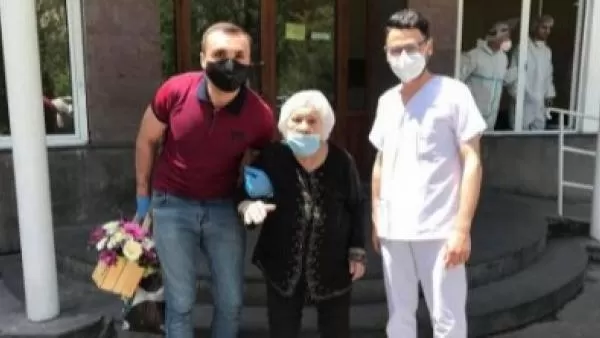 91 տարեկան Սրբուհի տատիկը բուժվել է կորոնավիրուսից և դուրս գրվել