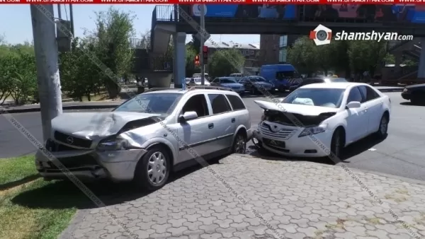 Վթար Հալաբյան-Արզումանյան խաչմերուկում. Opel-ը հայտնվել է հետիոտնի համար նախատեսված մայթին