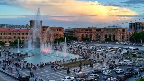 Հանրապետության հրապարակի շենքերից մի քանիսը վթարային են դառնում .  «Հրապարակ»