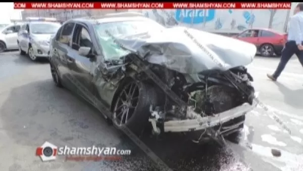 Երևանում բախվել են BMW-ն ու Ford Transit-ը. կա 5 վիրավոր