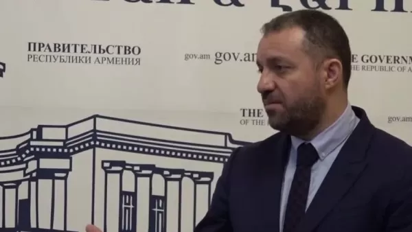 ՏԵՍԱՆՅՈՒԹ․ Անգրագետ հարցե՛ր եք տալիս․ Քերոբյանը՝ լրագրողին 