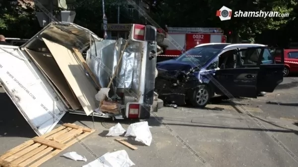 Երևանում բախվել են Opel-ն ու հացով բեռնված IZH-ը. կա վիրավոր