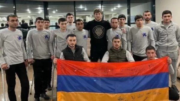 Արթուր Ալեքսանյանը և Վիկ Դարչինյանը հանդիպել են պատերազմի մասնակից վիրավոր զինվորների հետ 