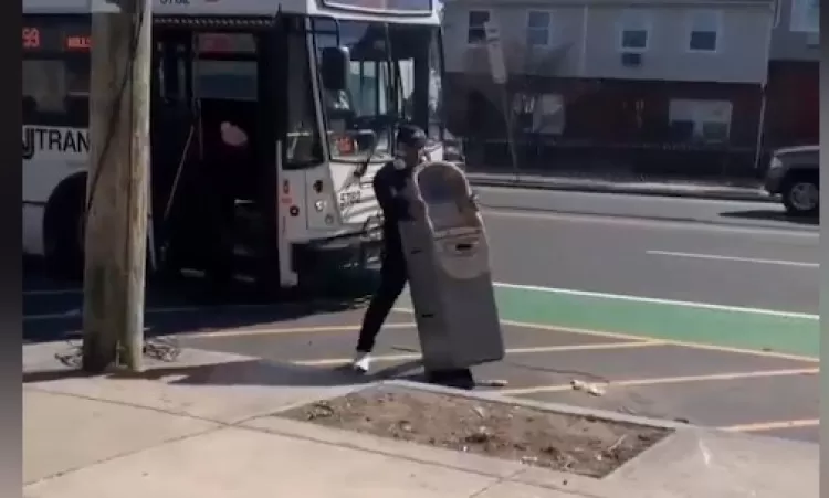 ՏԵՍԱՆՅՈՒԹ․ Տղամարդը փորձել է  գողացած բանկոմատը տեղափոխել ավտոբուսով