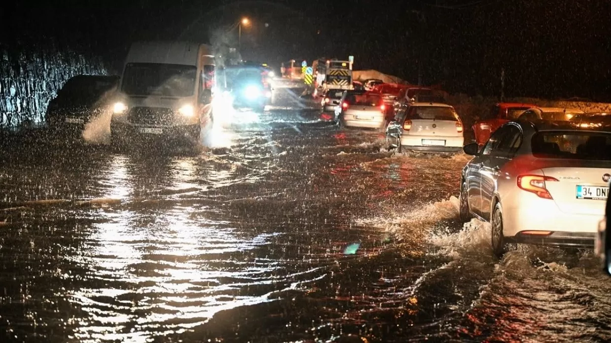 ԼՈՒՍԱՆԿԱՐՆԵՐ․ Հորդառատ անձրևներ և սելավներ Թուրքիայում. ինչ իրավիճակ է երկրի փողոցներում 