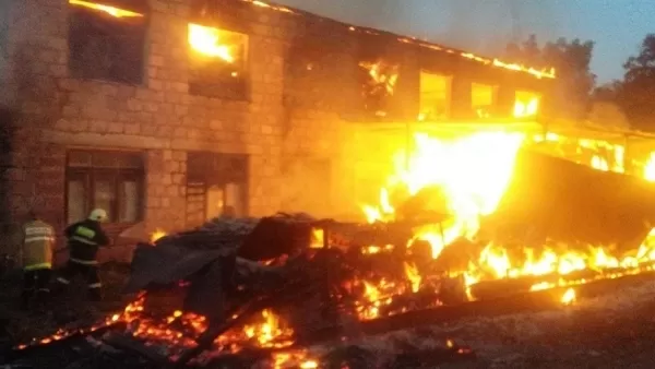ԼՈՒՍԱՆԿԱՐՆԵՐ. Երեկվանից այրվող տան հրդեհը այսօր դեռ չի մարվել