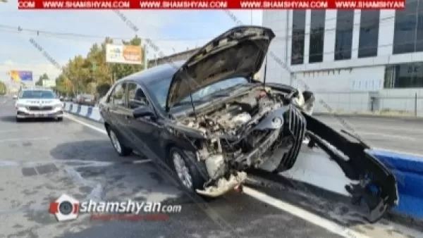 Երևանում Toyota Camry-ին բախվել է բաժանարար գոտու բետոնե արգելապատնեշին․ կա վիրավոր