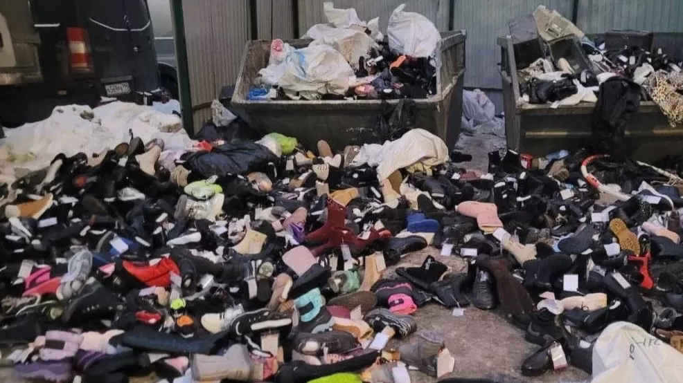 ՏԵՍԱՆՅՈՒԹ. Մոսկվայի աղբանոցներում նոր կոշիկների բուրգեր են հայտնաբերվել