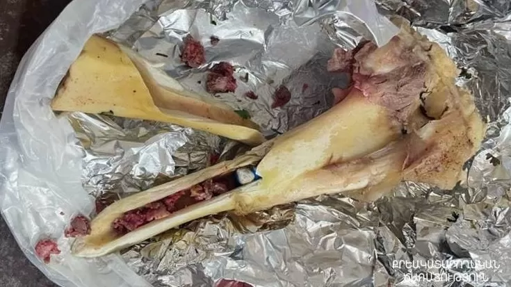 Խաշած մսի ոսկորի միջից հայտնաբերվել է 14 փաթեթ