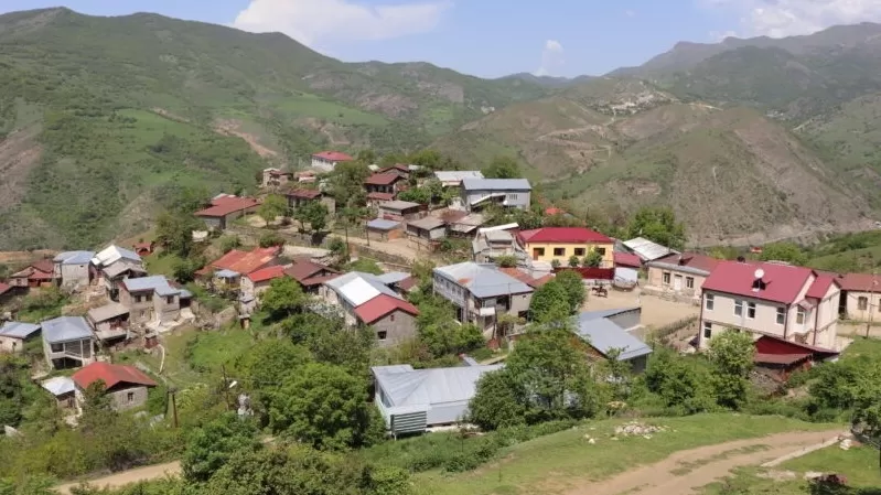 Լրիվ շրջափակված ենք, դրոշի դեպքից հետո կարիքավորներին ադրբեջանցին ՀՀ չի թողնում. Մեծ Շենի ղեկավար