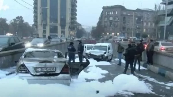 ՏԵՍԱՆՅՈՒԹ. Ավտովթար Վարդանանց փողոցում. մեքենան ամբողջությամբ այրվել է 