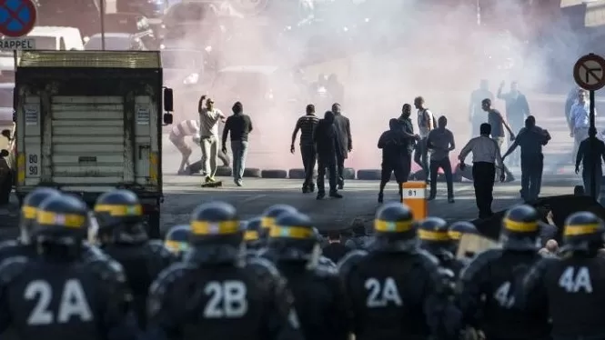 ՏԵՍԱՆՅՈՒԹ. Փարիզում ոստիկանությունը արցունքաբեր գազ է կիրառել ցուցարարների ուղղությամբ