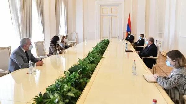 Նախագահ Արմեն Սարգսյանը հանդիպել է «Իմ քայլը» խմբակցության ներկայացուցիչների հետ