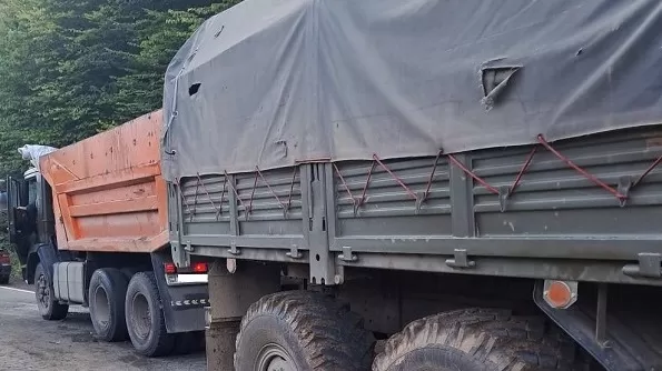 Աղվանիից հենակետից Տաթև տանող ավտոճանապարհին բեռնատար է խափանվել՝ խոչընդոտելով երթևեկությունը