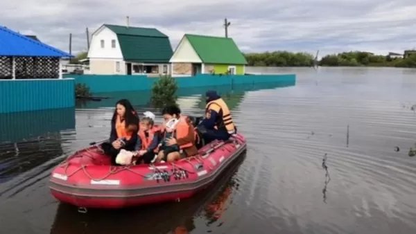 Խաբարովսկում երեխաները դպրոց են գնում նավակներով