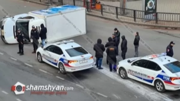 Բախվել են թիվ 9 երթուղին սպասարկող տրոլեյբուսն ու Mercedes մակնիշի բեռնատարը․ ավտովթար՝ Երևանում