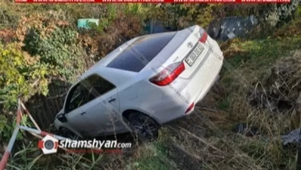 Կասկադյորական ավտովթար՝ Երևանում. 29-ամյա վարորդը Toyota-ով բախվել է բետոնե եզրաքարին և հայտնվել ձորում