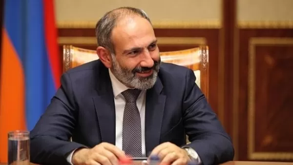 Վարչապետը այսօր շնորհակալագիր է հանձնել նաև իր ուսապարկը բռնող թիկնապահին