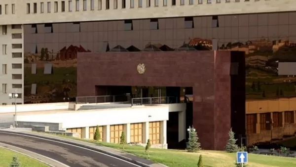 Ցուցարարները հայտարարել են, որ խոչընդոտելու են վիրավոր զինծառայողին տեղափոխող մեքենայի ընթացքը․ ՊՆ 