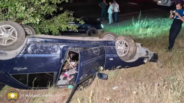  Սևանում «Mercedes Benc C180» ավտոմեքենան դուրս է եկել ճանապարհի երթևեկելի գոտուց և շրջվել, վարորդը մահացել է. ՔԿ