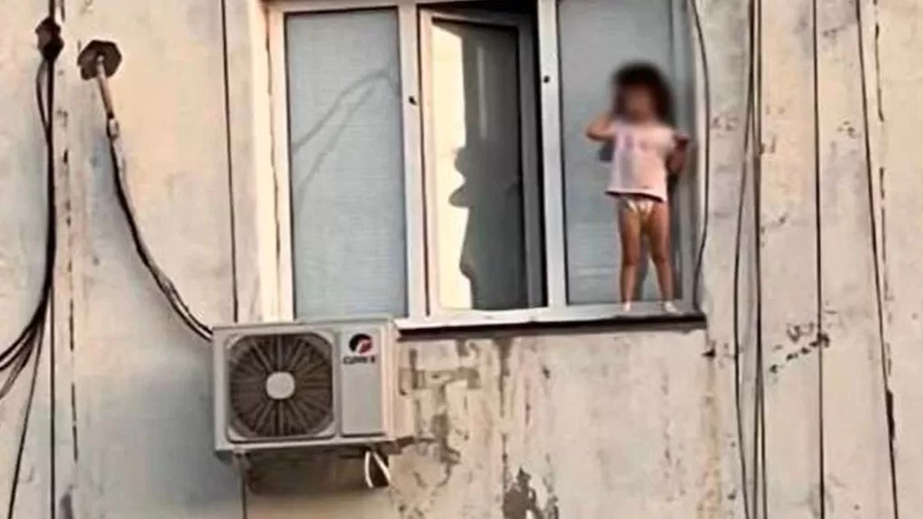 ՏԵՍԱՆՅՈՒԹ․ 4-ամյա աղջիկը դուրս է եկել 9-րդ հարկի պատուհանից և կանգնել պատուհանագոգին․ ՌԴ