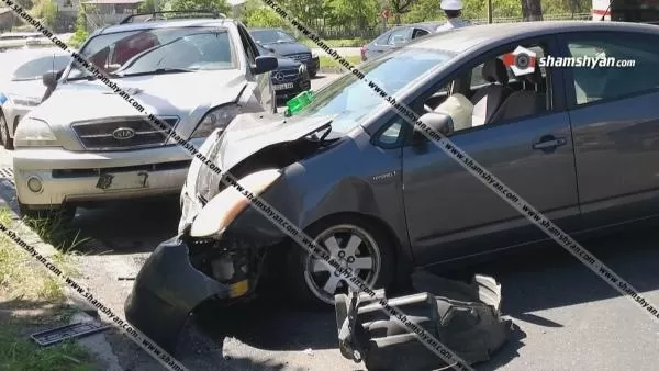 Երևանում Toyota-ն բախվել է Jeep-ին, դուրս եկել հանդիպակաց երթևեկելի մաս և բախվել Kia Sorento-ին․ կա տուժած