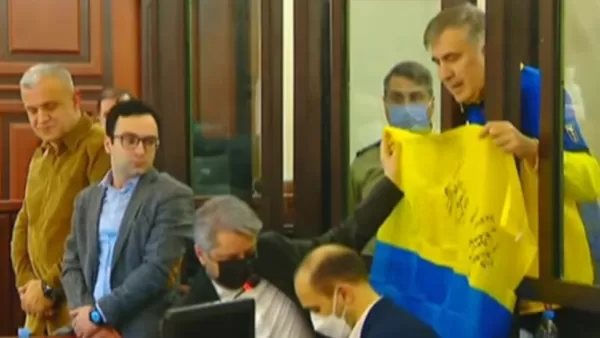 Սաակաշվիլին դատական նիստում երգել է Ուկրաինայի օրհներգը