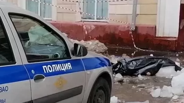 ՏԵՍԱՆՅՈՒԹ․ Մոսկվայում շենքի տանիքի սառույցի կտորը ընկել է անցնող կնոջ վրա