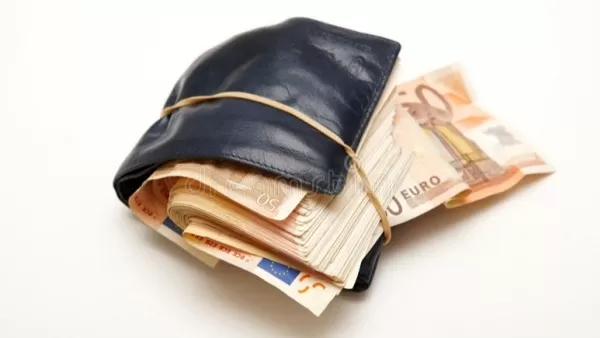 Օդանավակայանում հայտնաբերվել է 12.010 եվրո գումարով դրամապանակ