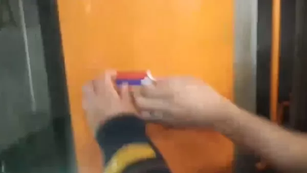 ՏԵՍԱՆՅՈՒԹ․ «Գնայիք, կռվեիք, ոչ թե հիմա աթոռի կռիվ տայիք». մետրոպոլիտենրի աշխատակիցը պոկեց գնացքին ամրացված դրոշը