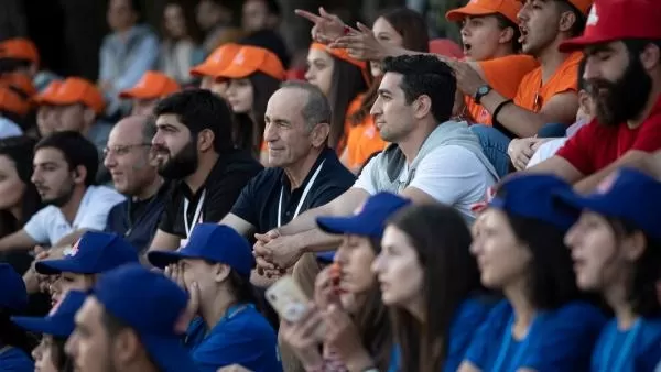 Եթե կորցնենք մեր զգոնությունը, մեր ազգային արժեքների տեղը կզբաղեցնեն կործանարար արժեքները. Ռոբերտ Քոչարյանը Սեւանում է