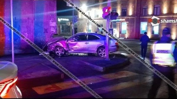 Ավտովթար Երևանում․ բախվել են Toyota-ն ու Mercedes-ը. կա վիրավոր