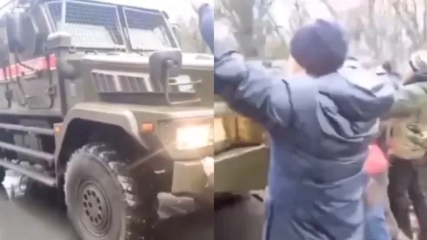 ՏԵՍԱՆՅՈՒԹ. Ուկրաինացի կանայք և տղամարդիկ փակել են ռուսական զինտեխնիկայի մուտքը քաղաք