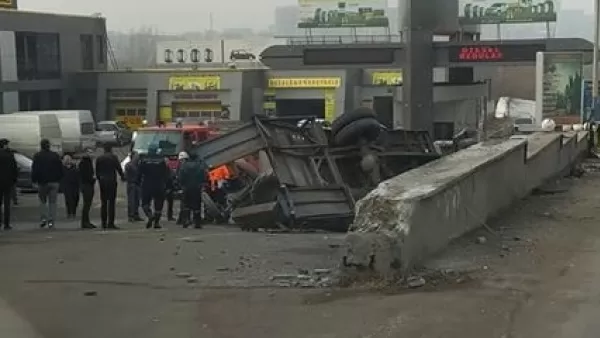 Խոշոր ավտովթար Երևանում. վարորդն իրեն դուրս է նետել ավտոմեքենայից