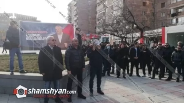 Վանաձորում մեկնարկել է բողոքի ակցիա. պահանջում են ազատ արձակել Մամիկոն Ասլանյանին 