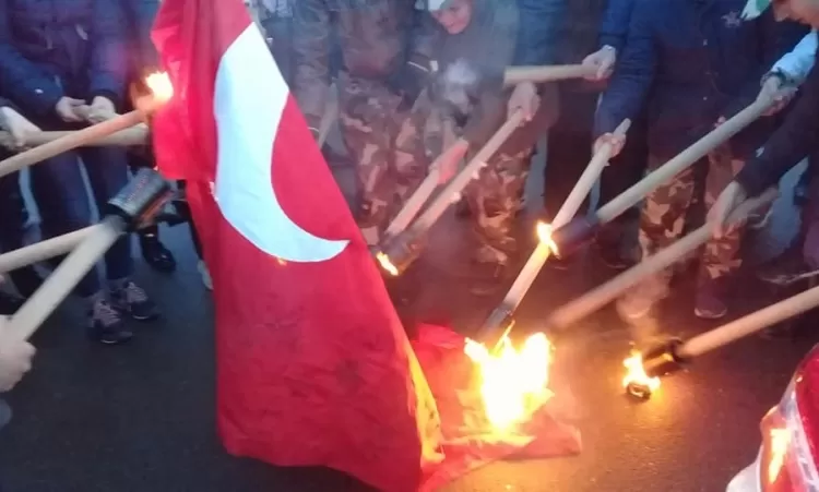 ԼՈՒՍԱՆԿԱՐՆԵՐ. Վանաձորում այրել են Թուրքիայի դրոշը
