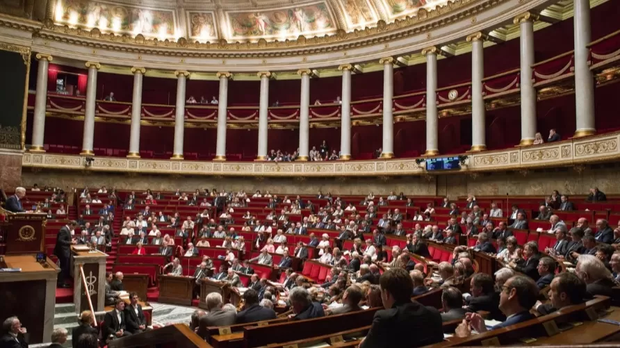 Ֆրանսիայի խորհրդարանում առաջ են քաշել կառավարությանն անվստահություն հայտնելու քվե