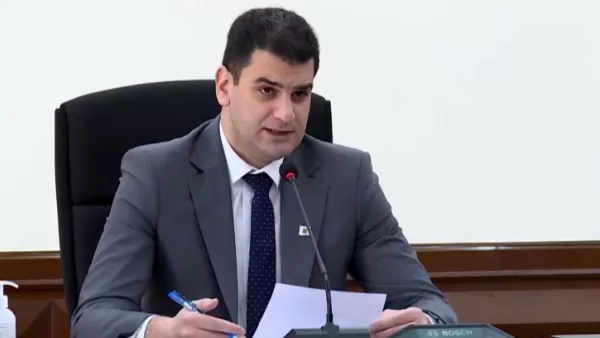 ՏԵՍԱՆՅՈՒԹ. «Նպատակային պռավալ եք տալիս». քաղաքապետը վրդովվեց և նկատողություն տվեց 
