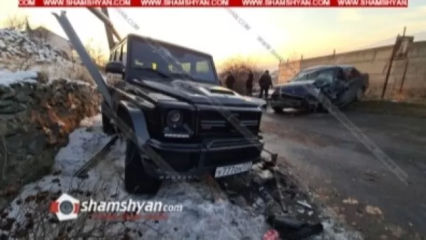 Խոշոր ավտովթար Կոտայքի մարզում. բախվել են ռուսական «գոլդ» համարանիշներով Brabus-ն ու Mercedes C-180-ը
