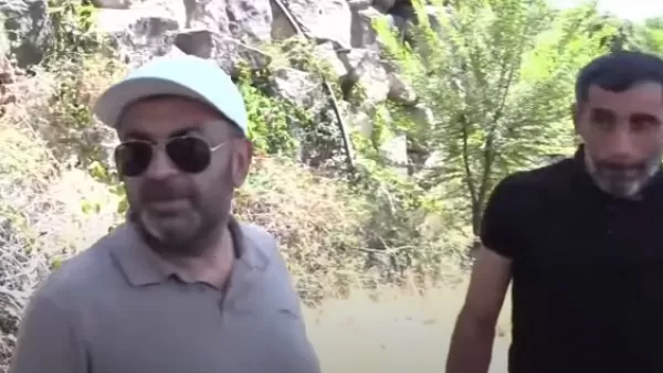 «Երեխեքին տարել, կանգնացրել են ԱԹՍ-ների տակ». զոհված զինծառայողների ծնողները՝ ՊՆ շենքի մոտ են 