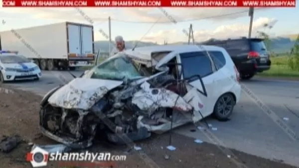 Խոշոր ավտովթար Արագածոտնի մարզում. բախվել են բեռնատար Volvo-ն ու Hyundai-ը. կան վիրավորներ. Shamshyan .com