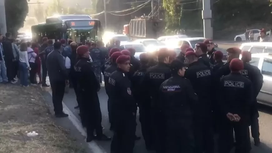 Ոստիկանությունը Երևանում բերման է ենթարկել փողոցներ փակած 26 անձի 