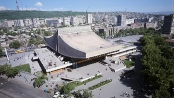 Երևանի «Ռոսիա» կինոթատրոնի շենքը սովետական ​​մոդեռնիզմի 10 տպավորիչ շենքերի ցանկում է