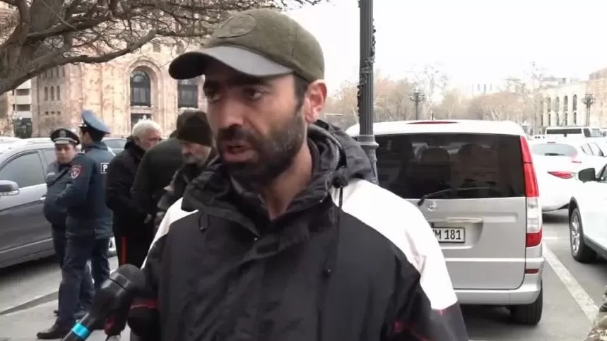 ՏԵՍԱՆՅՈՒԹ. «10 հոգանոց ընտանիքին տվել են 13 քմ տարածք, ասում են` մյուսները թող պաձյեզդում քնեն». ՊՆ նախկին շենքի բնակիչ