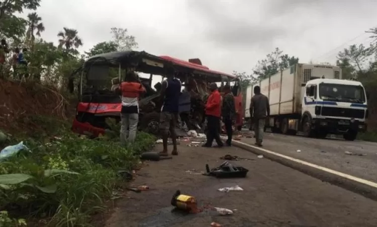 Գանայում ուղևորատար ավտոբուսների բախման հետևանքով 50 մարդ է մահացել