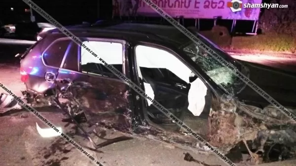 20-ամյա վարորդը BMW X5-ով բախվել է մայթեզրի քարերին, ապա ծառին. կան վիրավորներ, 2 անվահեծանները կոտրվել են