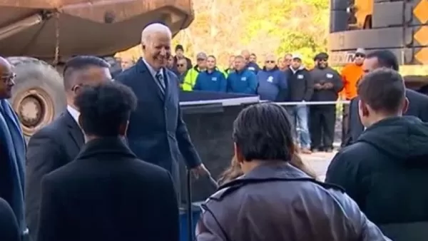 ՏԵՍԱՆՅՈՒԹ․ Բայդենը ելույթից հետո կրկին շփոթվել է բեմից իջնելիս