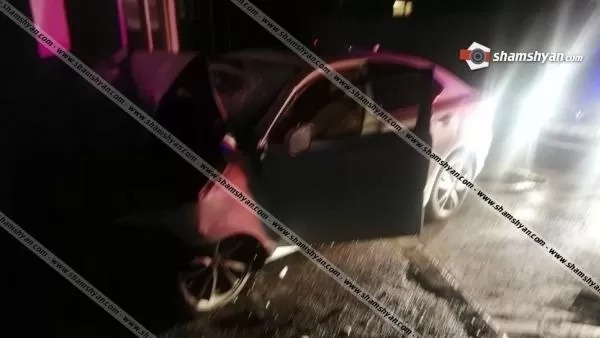 Lexus-ը բախվել է Ավան վարչական շրջանի ղեկավարի աշխատավայրի շենքի պատին. կա տուժած
